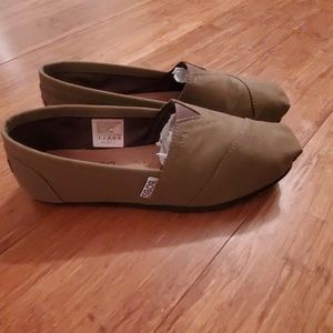 BOBS made me skechers. Size 6